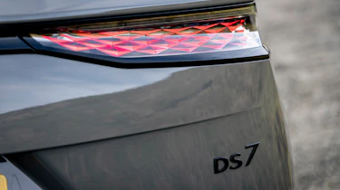 DS 7 - tail-lights