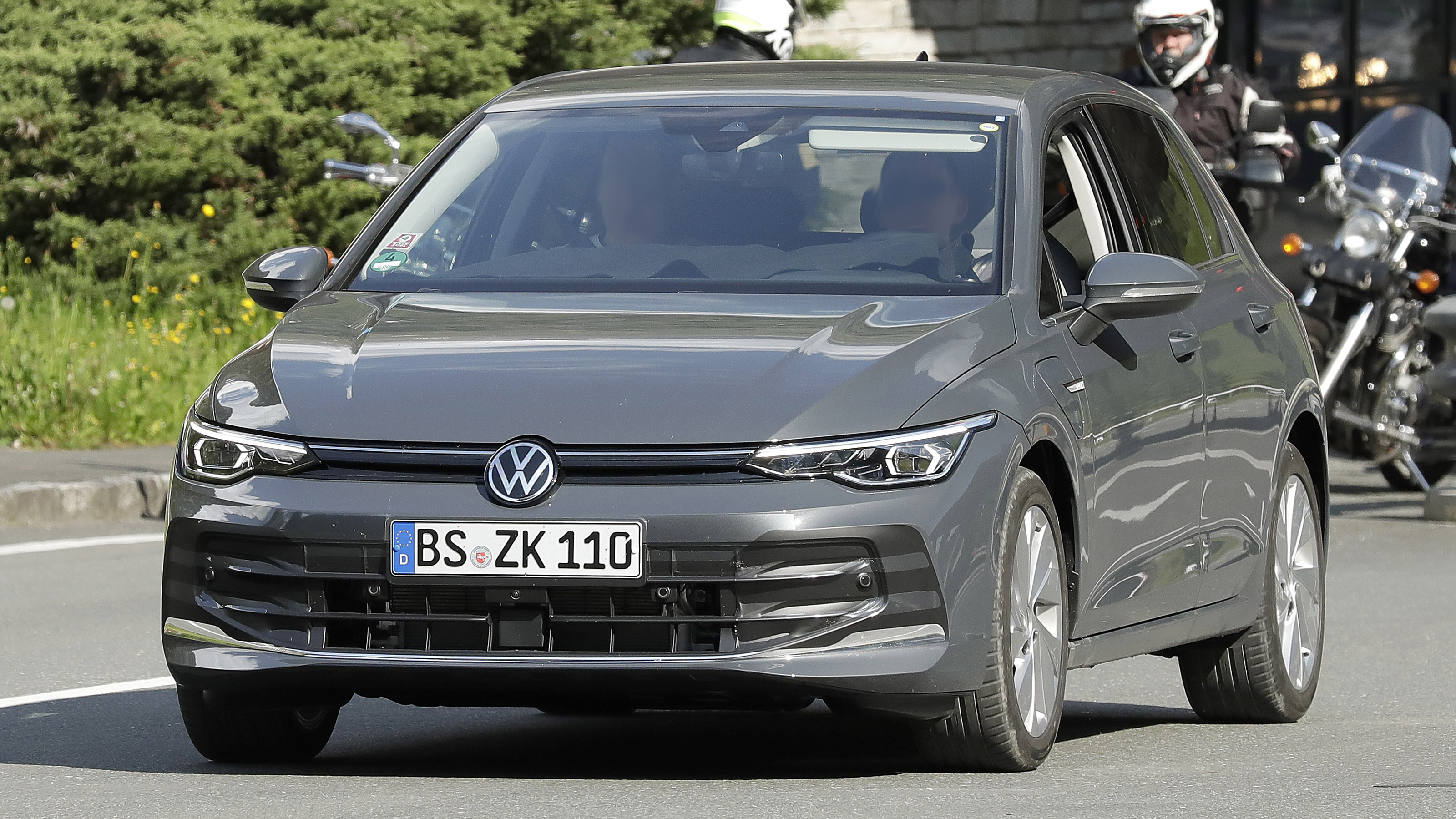 Facelifted Volkswagen Golf 8 spy shot