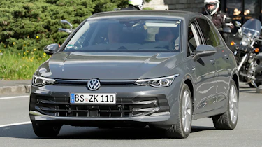 Facelifted Volkswagen Golf 8 spy shot