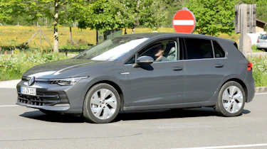 Facelifted Volkswagen Golf 8 spy shot