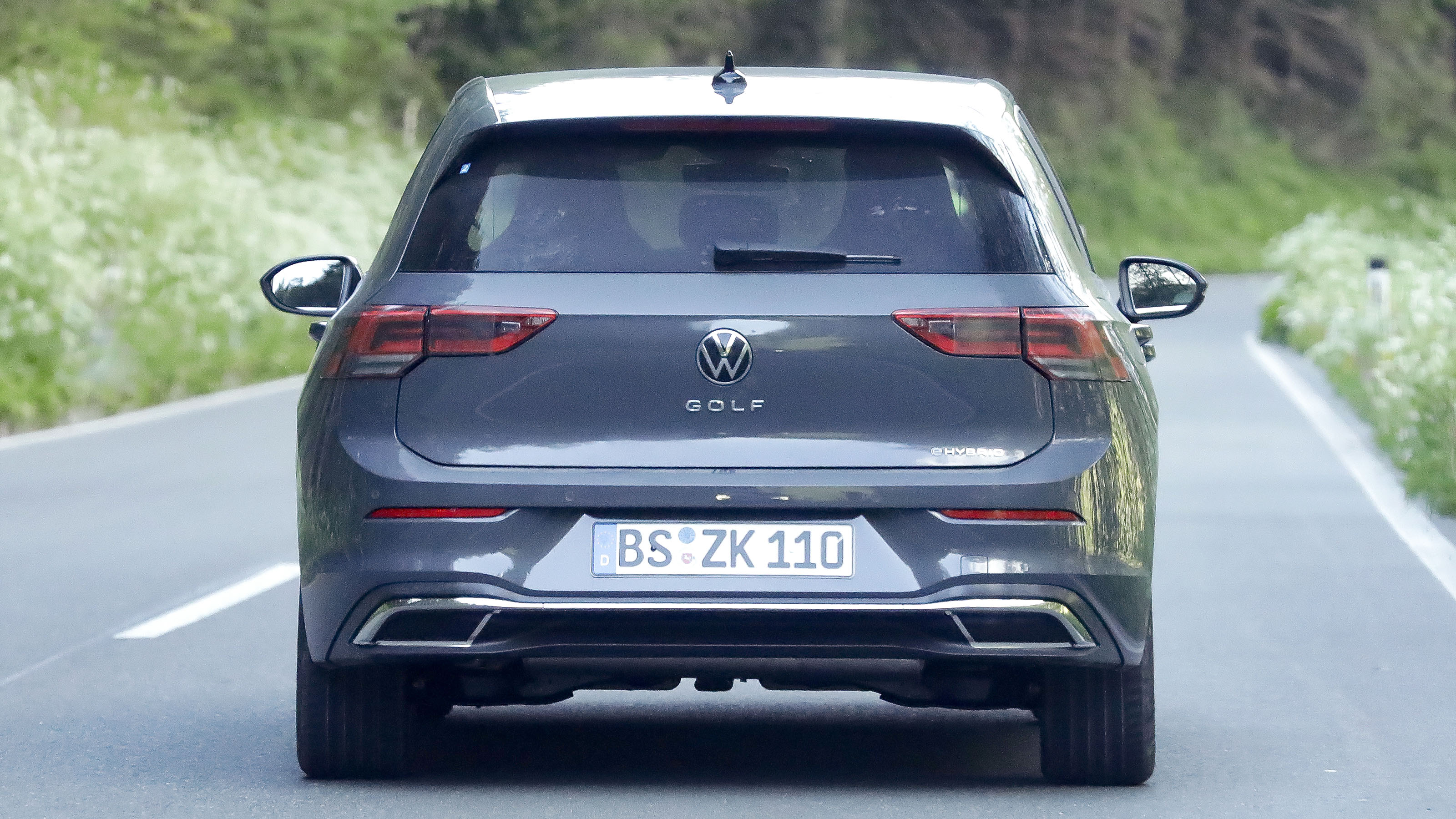 Facelifted Volkswagen Golf 8 spy shot