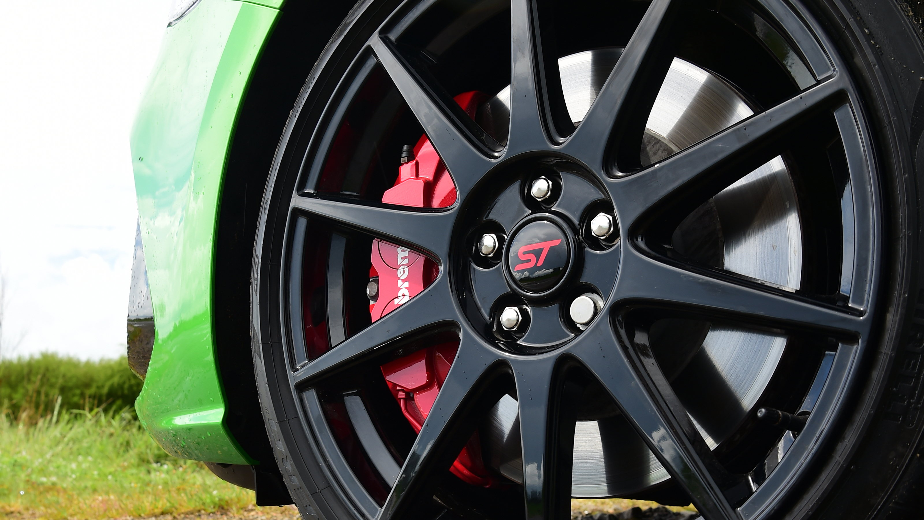 Ford Focus ST Track Pack - front nearside wheel