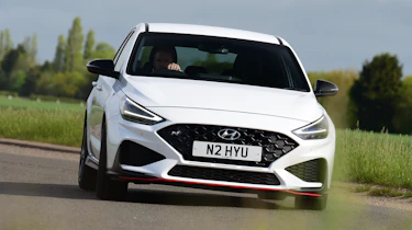 Hyundai i30 N - front cornering