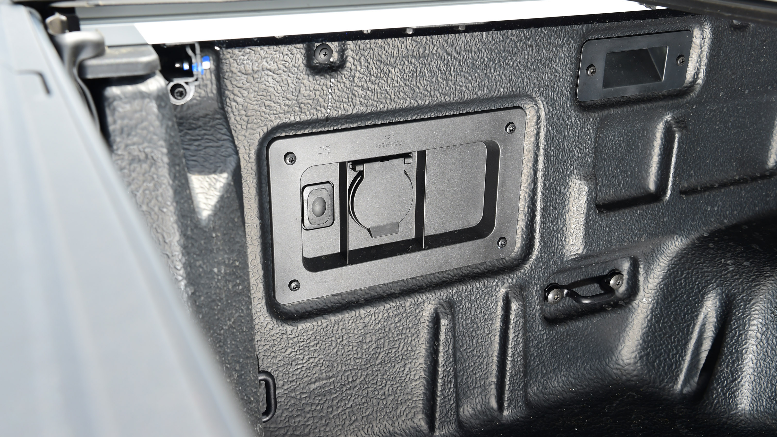 Ford Ranger - bed power sockets