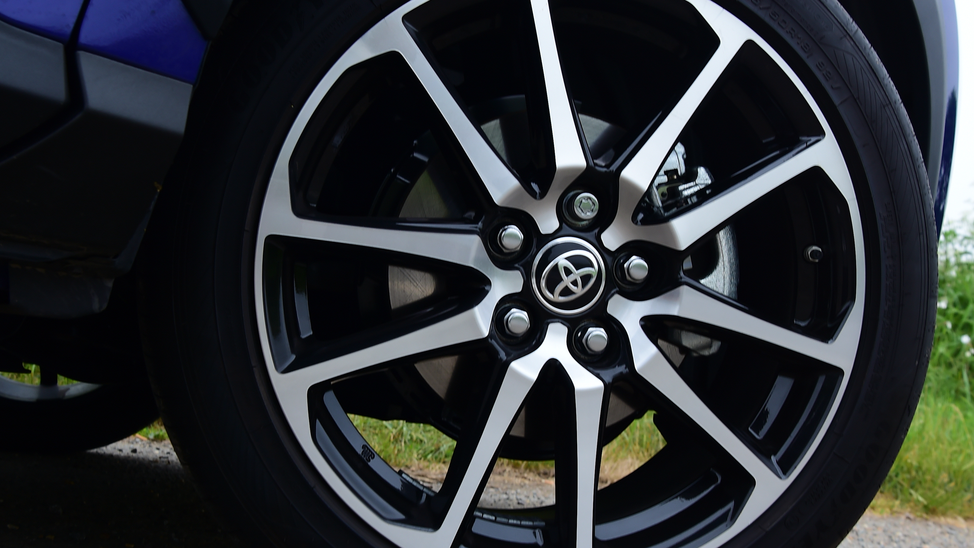 Toyota Yaris Cross - wheel