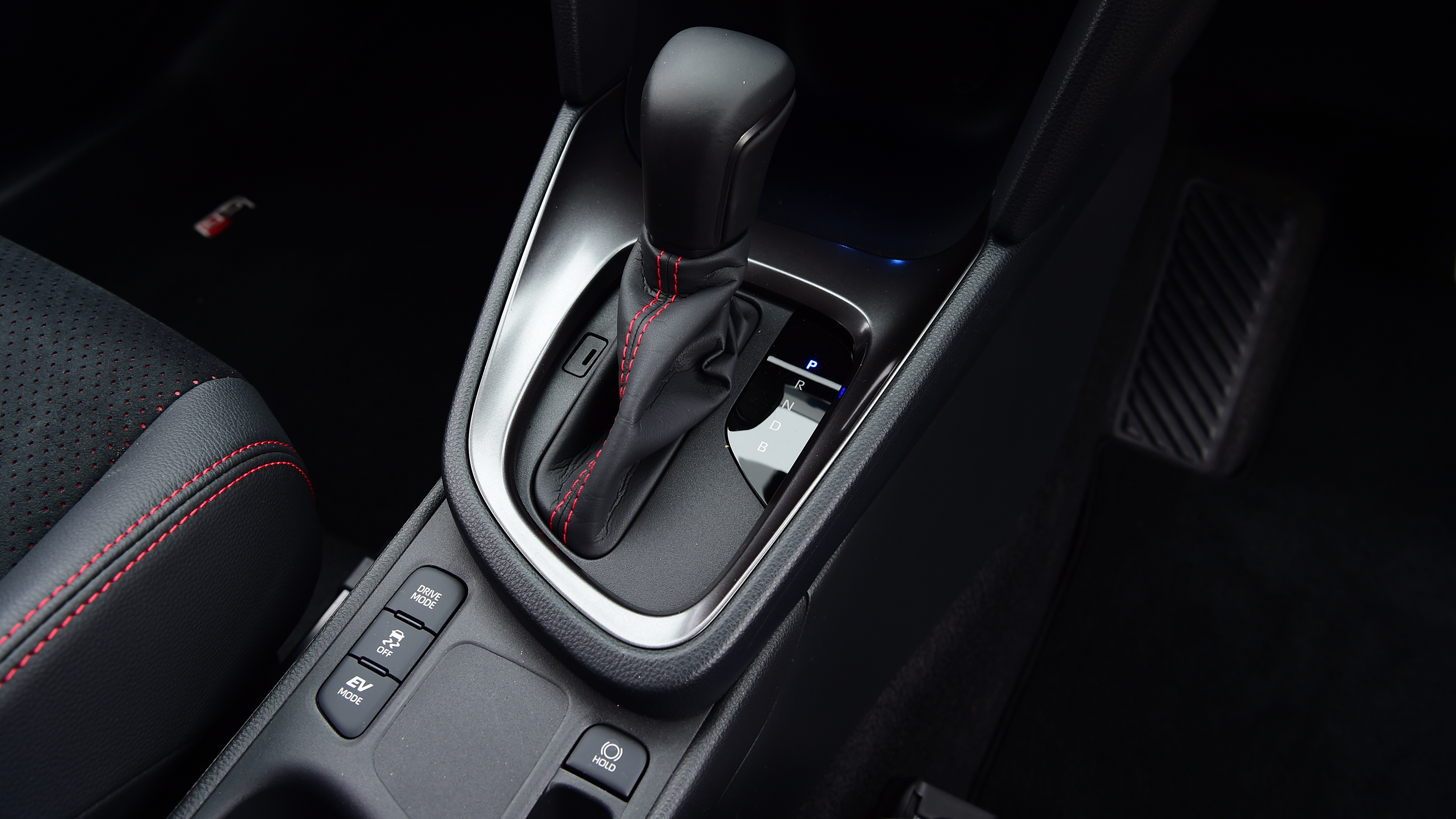 Toyota Yaris Cross - gear selector