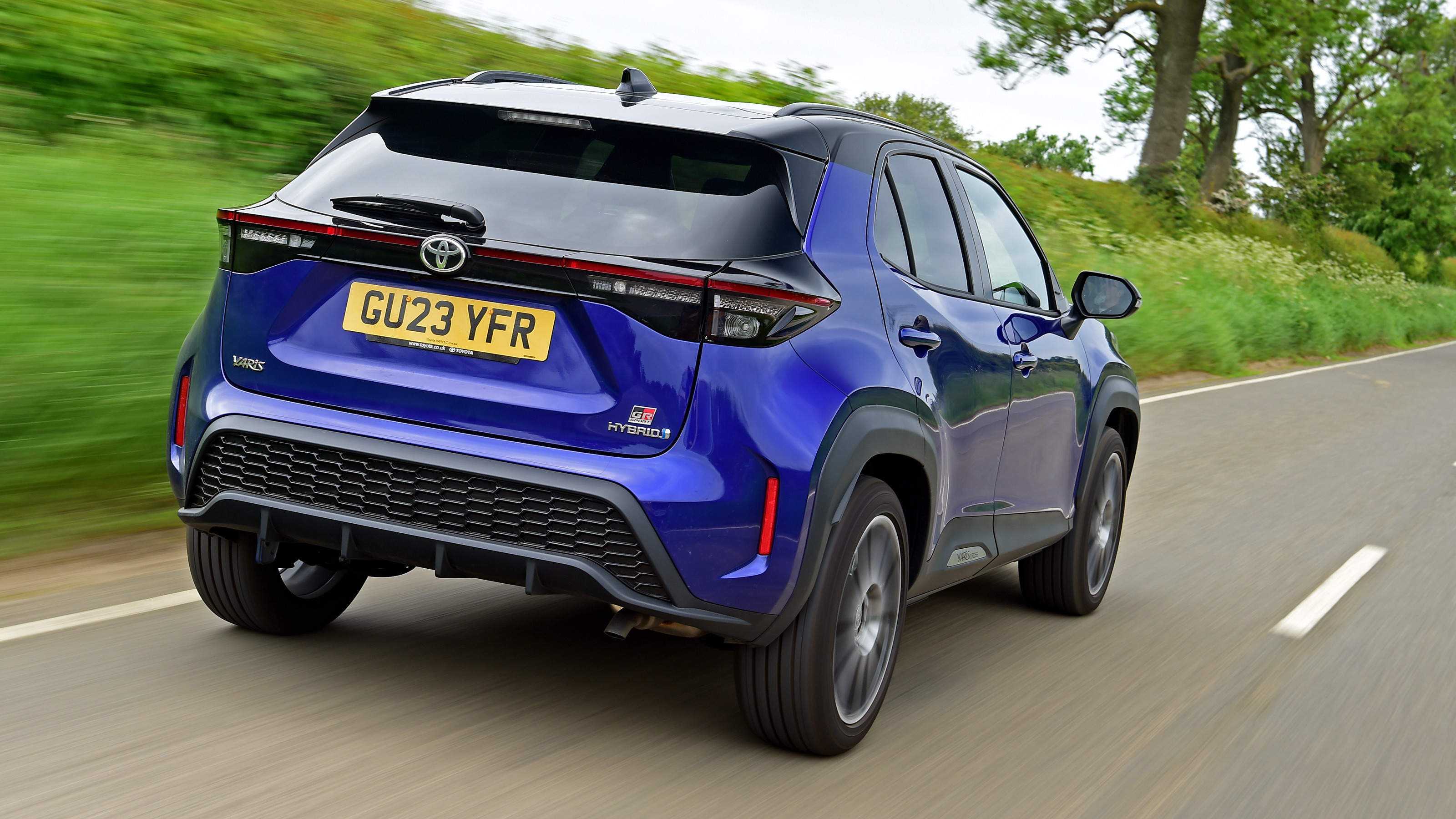 Toyota Yaris Cross - rear tracking