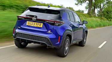 Toyota Yaris Cross - rear tracking