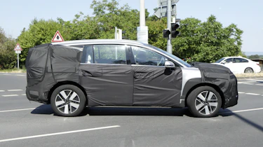 Hyundai Ioniq 9 (camouflaged) - side static