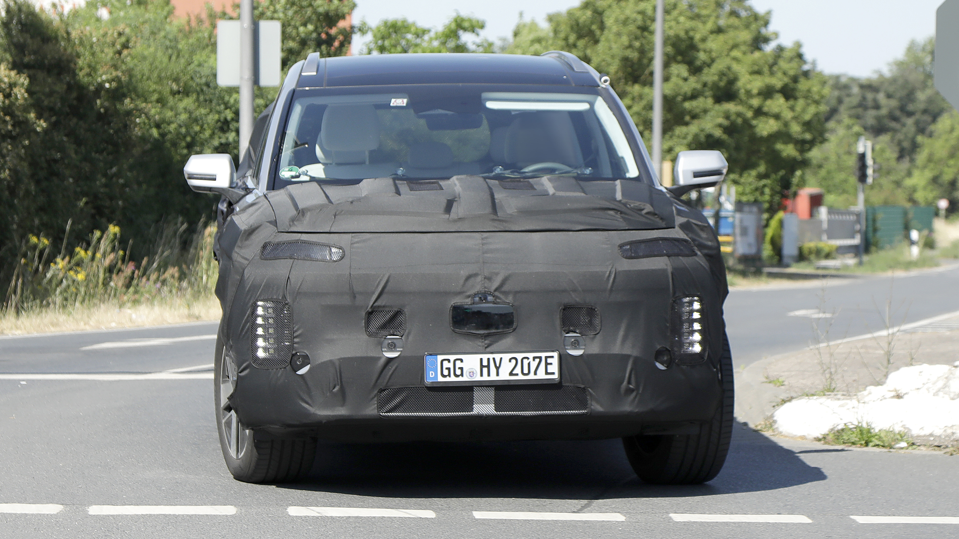 Hyundai Ioniq 9 (camouflaged) - front cornering