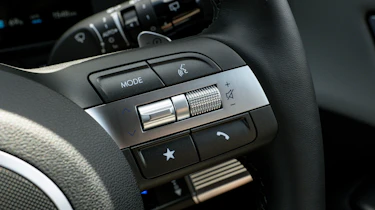 Hyundai Kona - controls