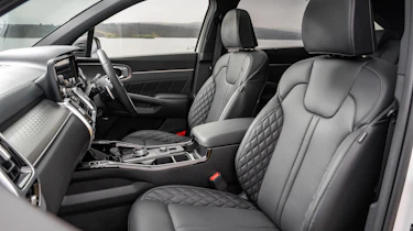 Kia Sorento Edition - front seats