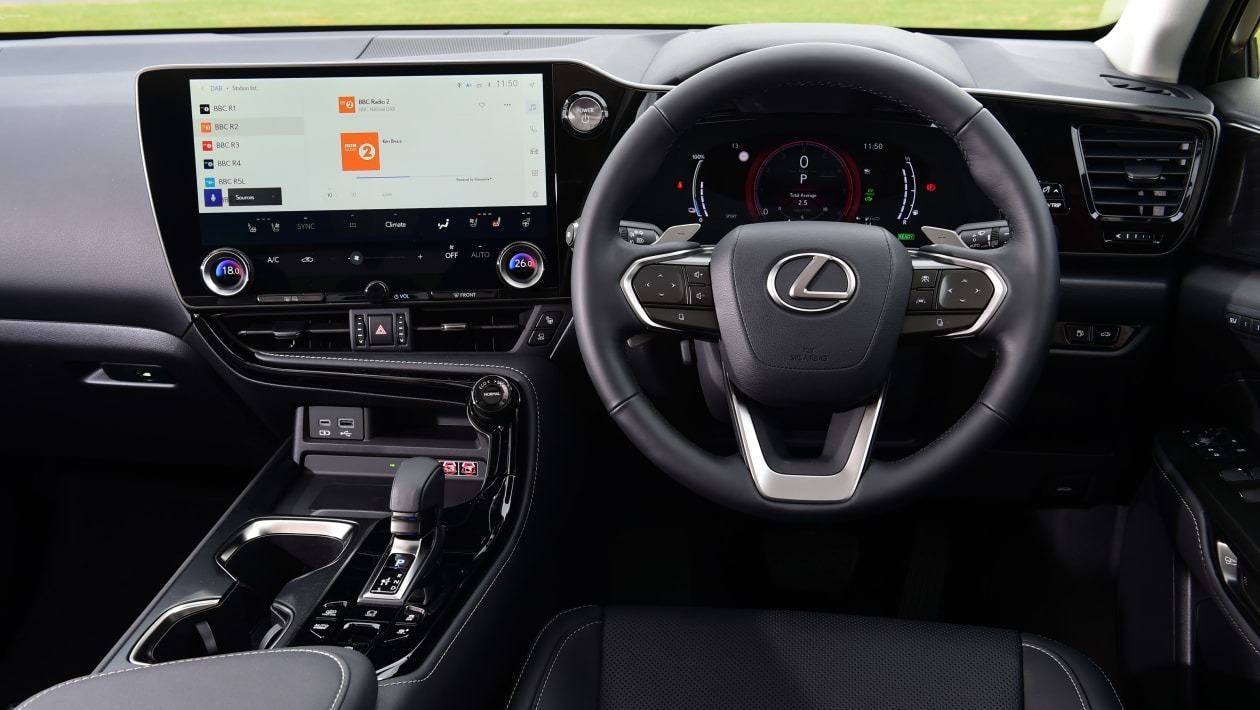 Lexus NX - dash