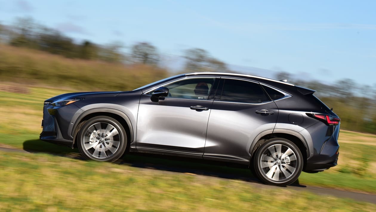 Lexus NX - side