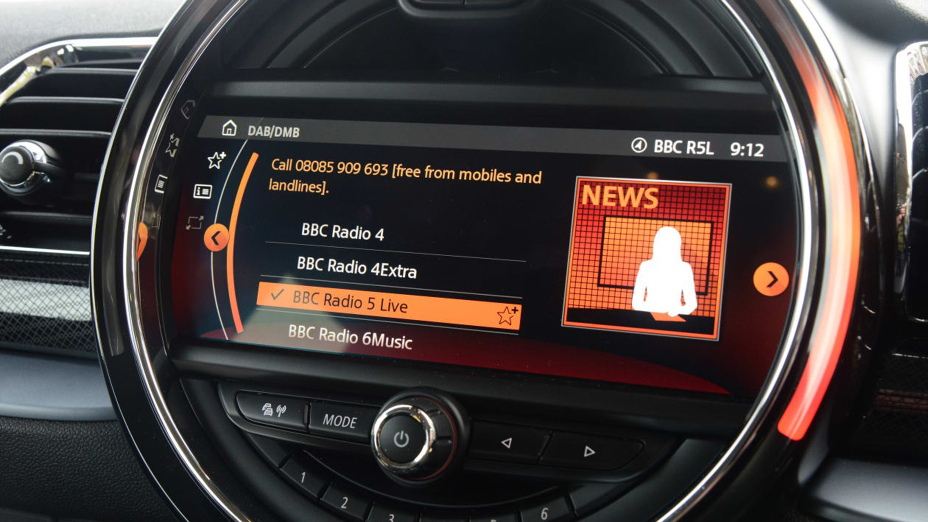 MINI Clubman - infotainment screen displaying audio information