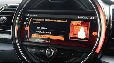 MINI Clubman - infotainment screen displaying audio information