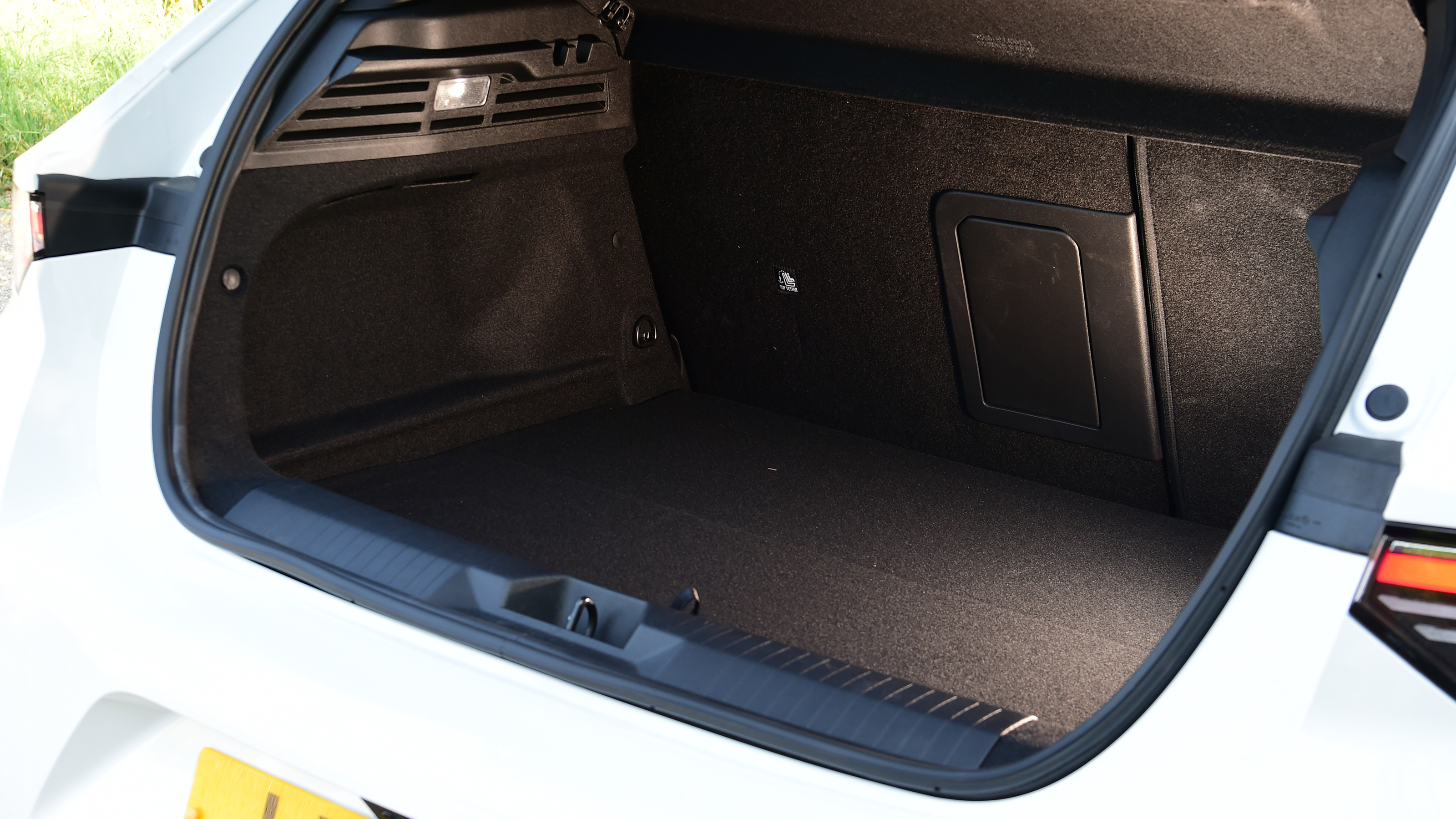 Vauxhall Astra GSe - boot