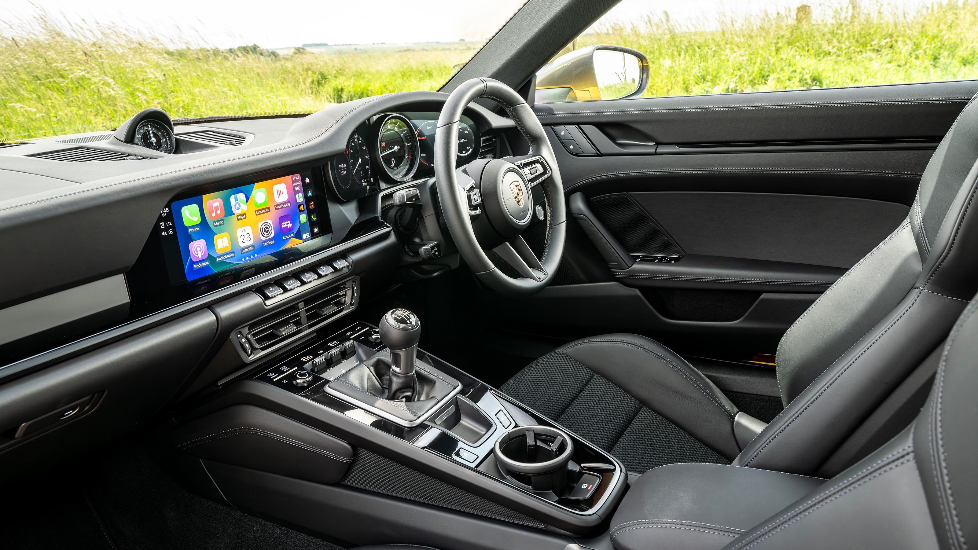 Porsche 911 Carrera T - interior