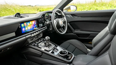 Porsche 911 Carrera T - interior