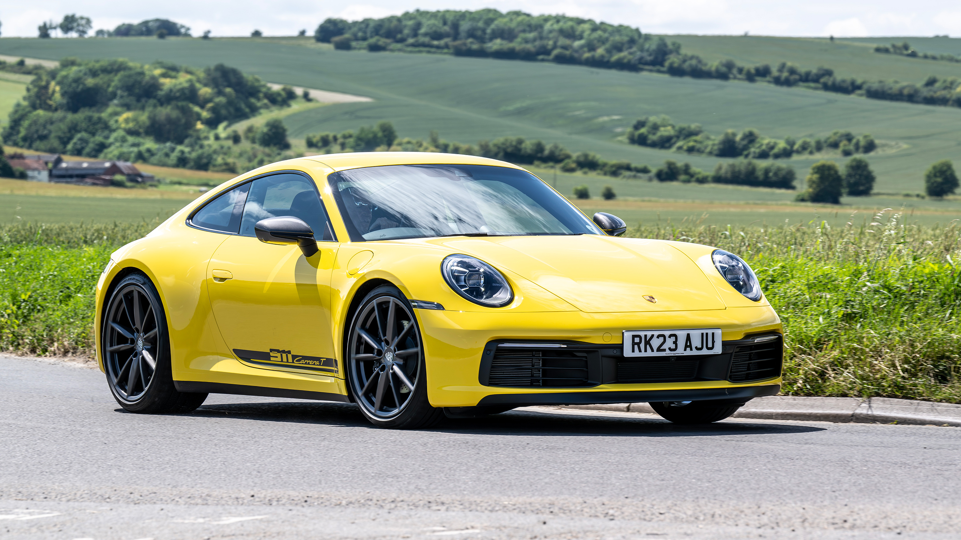Porsche 911 Carrera T - front cornering