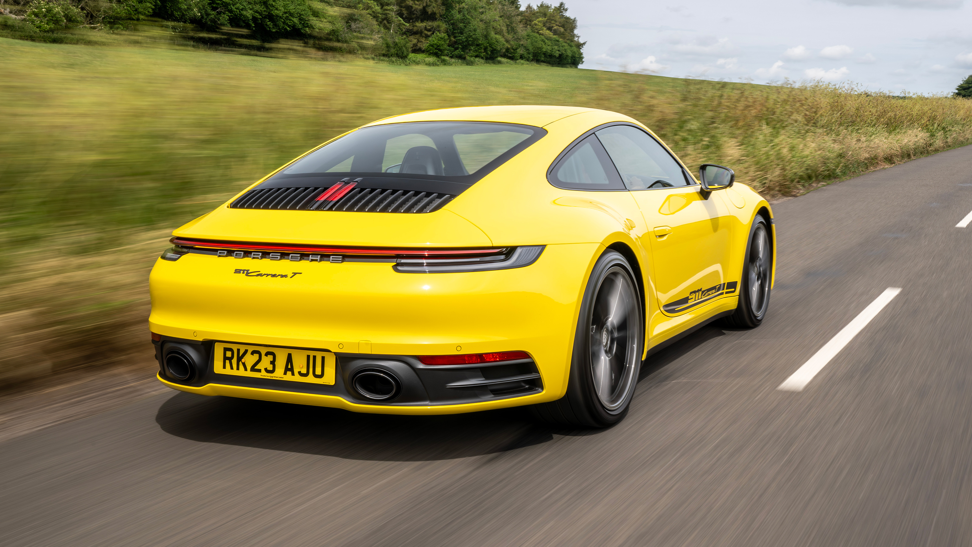 Porsche 911 Carrera T - rear tracking