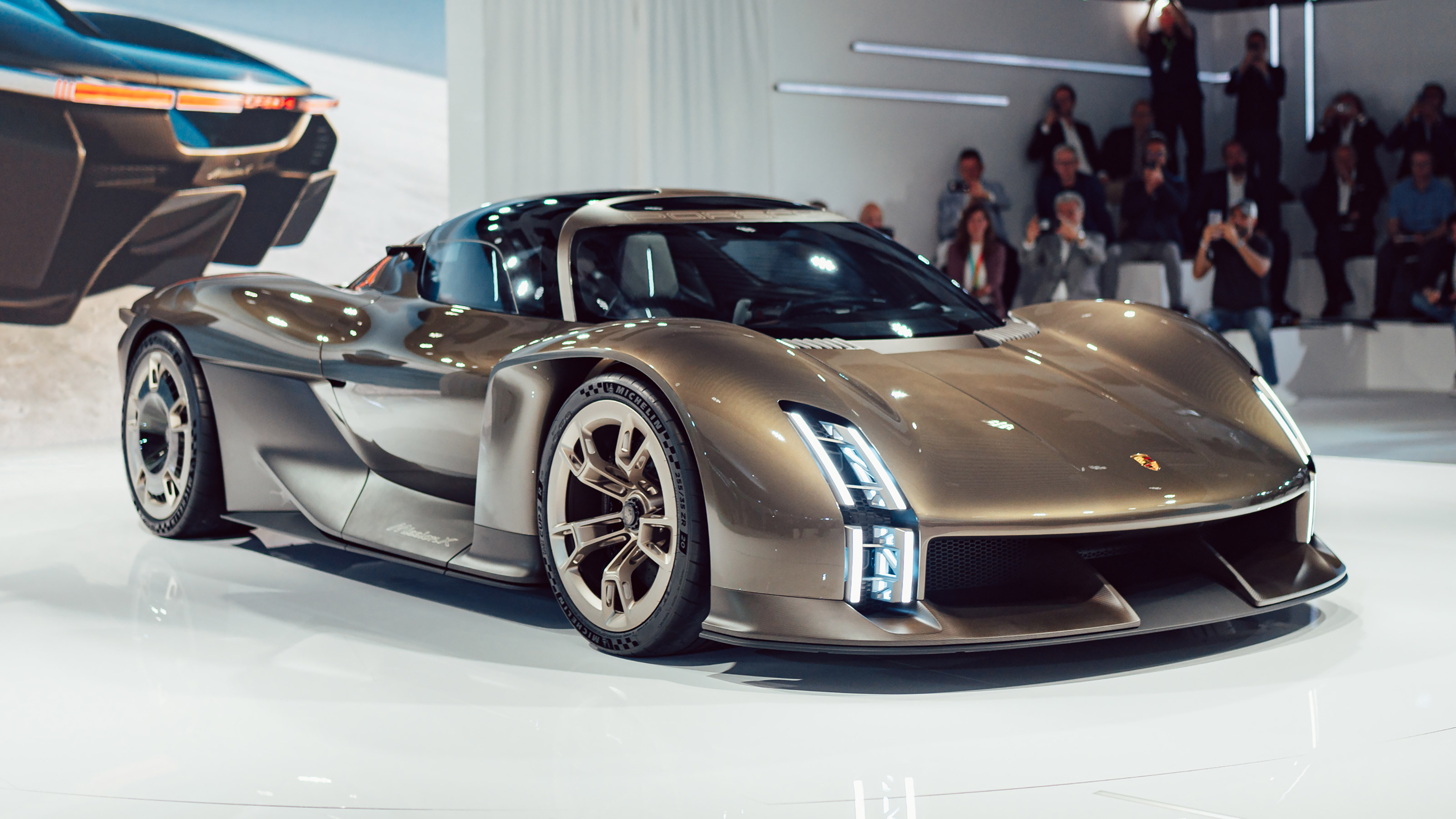 Porsche Mission X - front show
