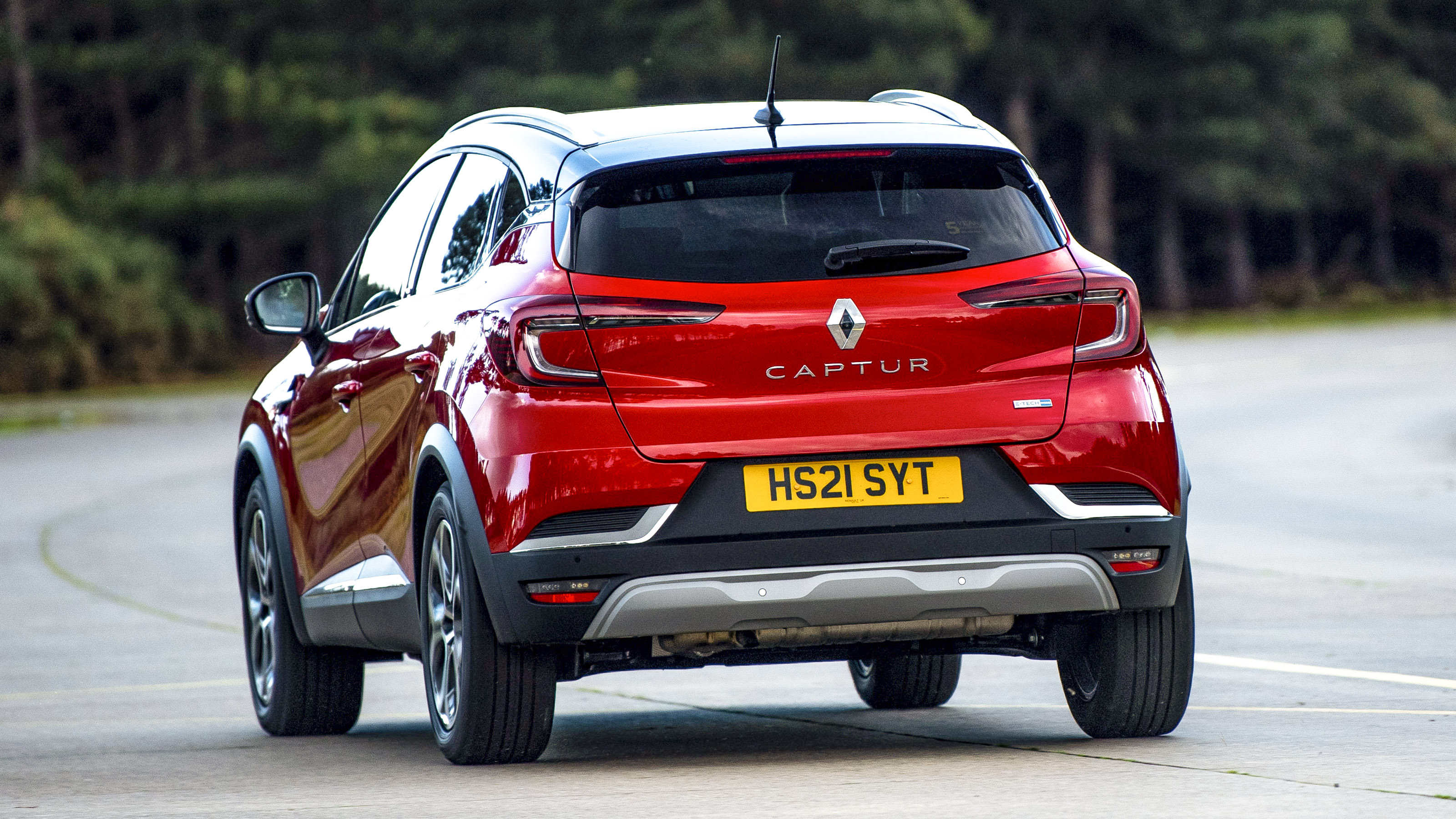 Renault Captur E-Tech - rear cornering