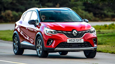 Renault Captur E-Tech - front cornering