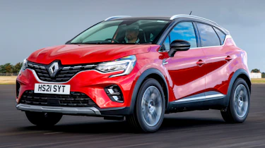 Renault Captur E-Tech - front tracking