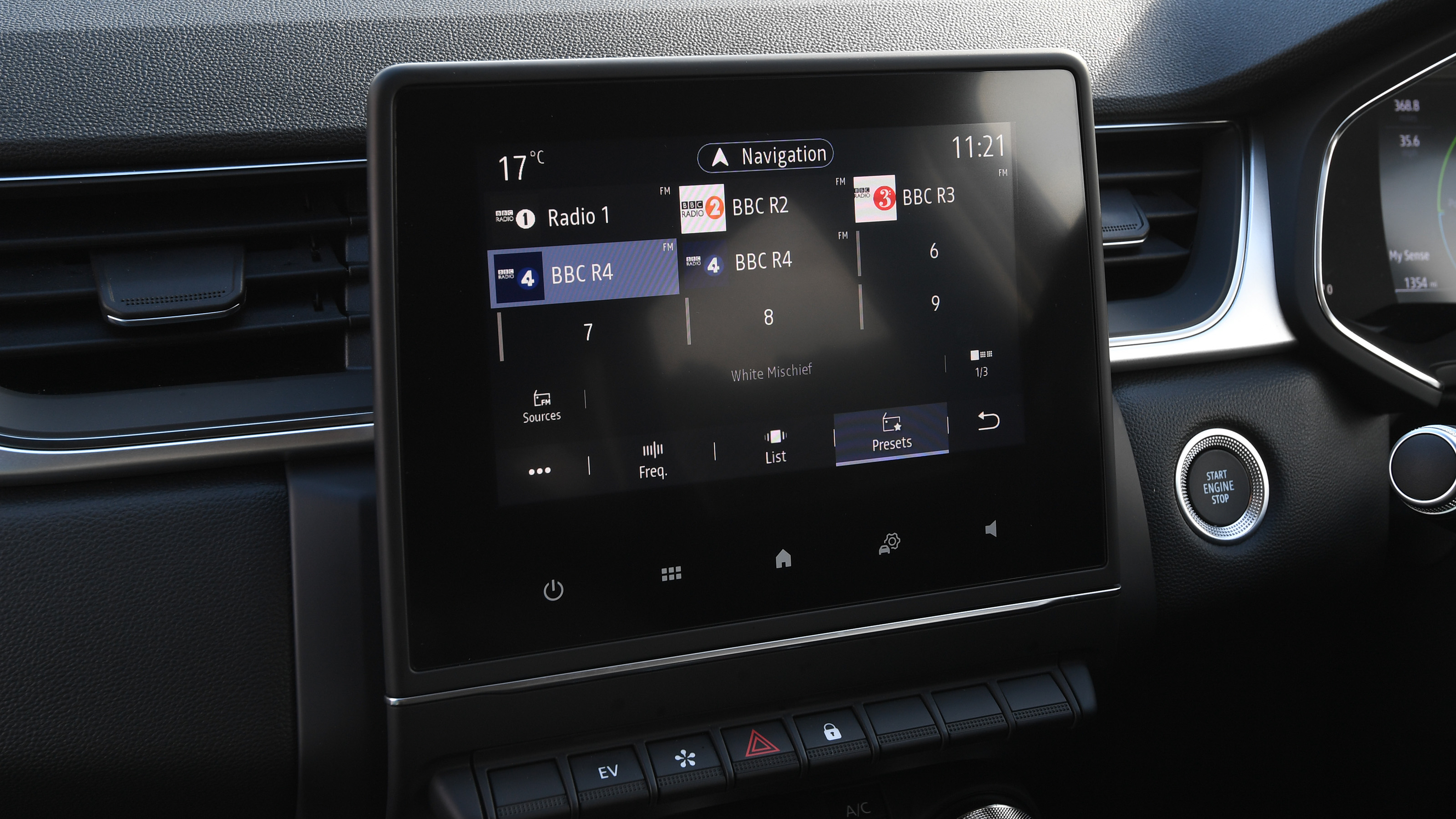 Renault Captur E-Tech - media