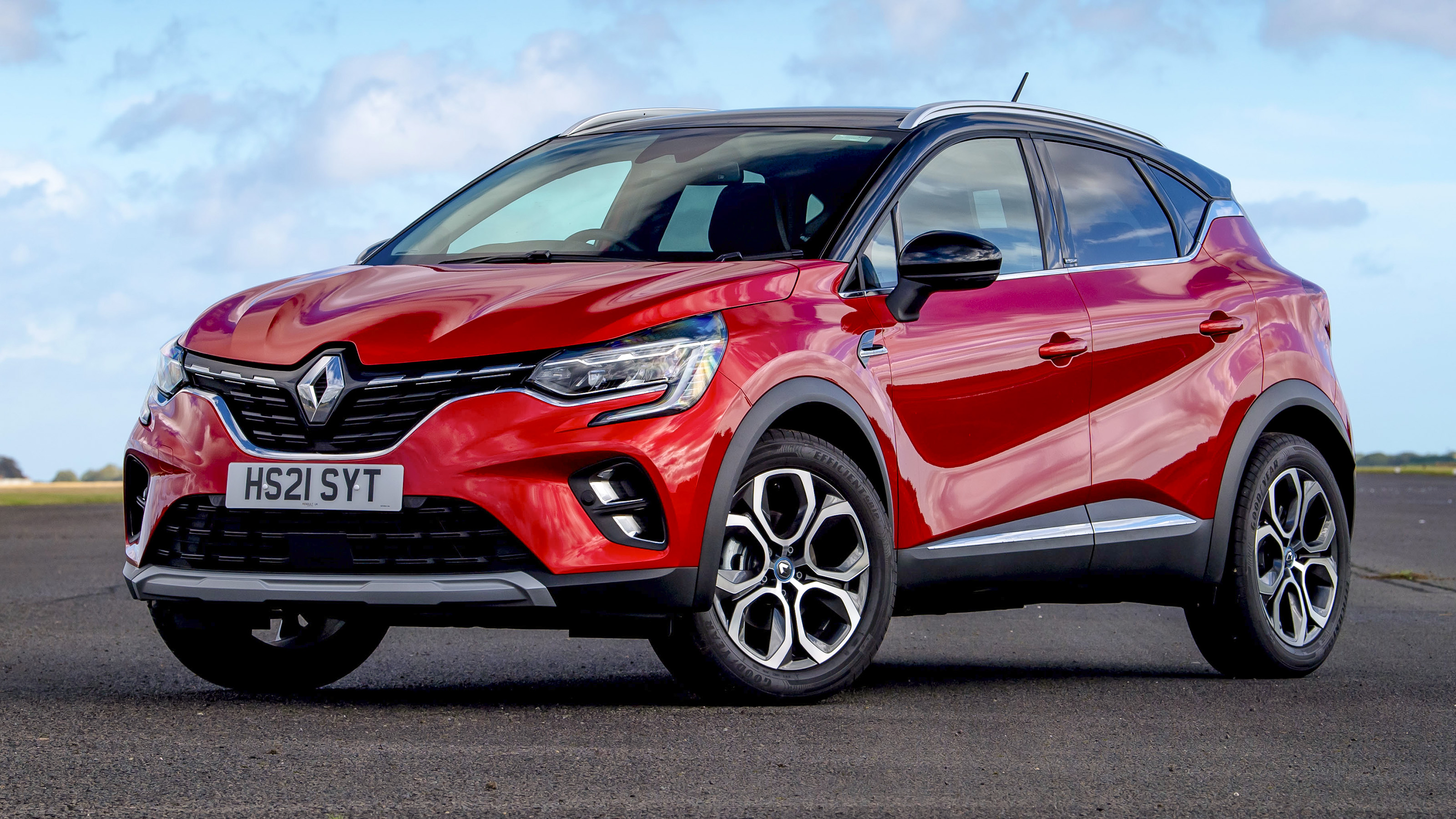 Renault Captur E-Tech - front static