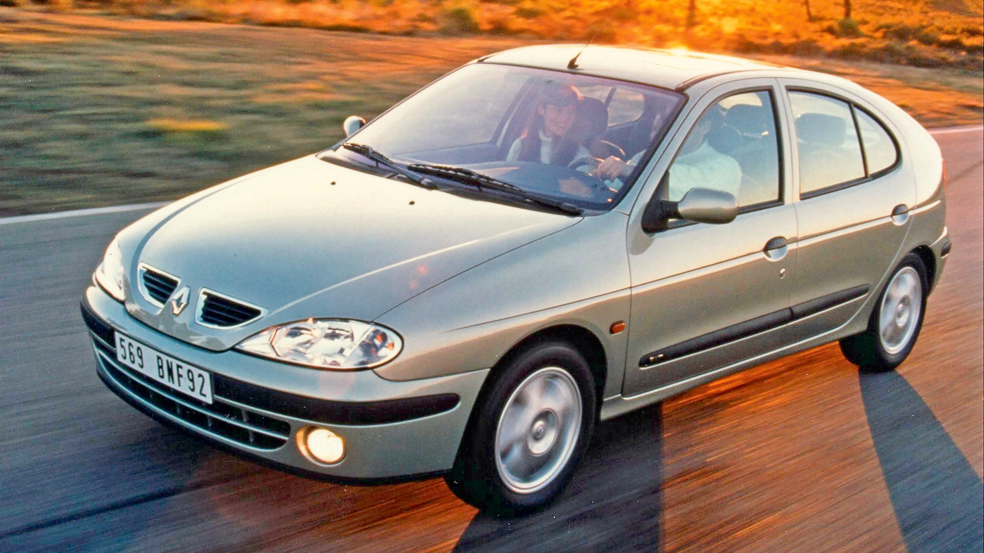 A side view of a silver Renault megane.