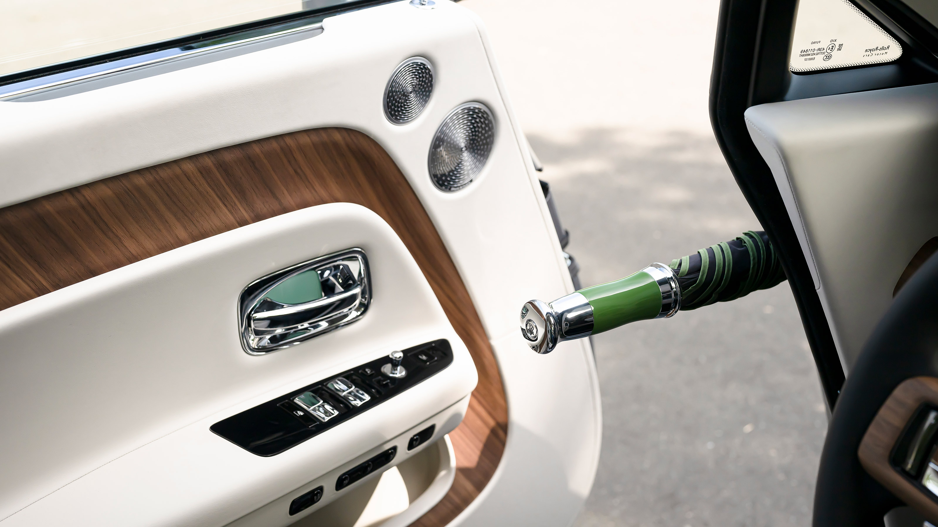 Rolls-Royce Spectre - umbrella