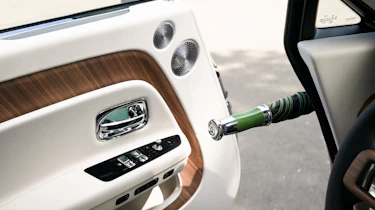 Rolls-Royce Spectre - umbrella