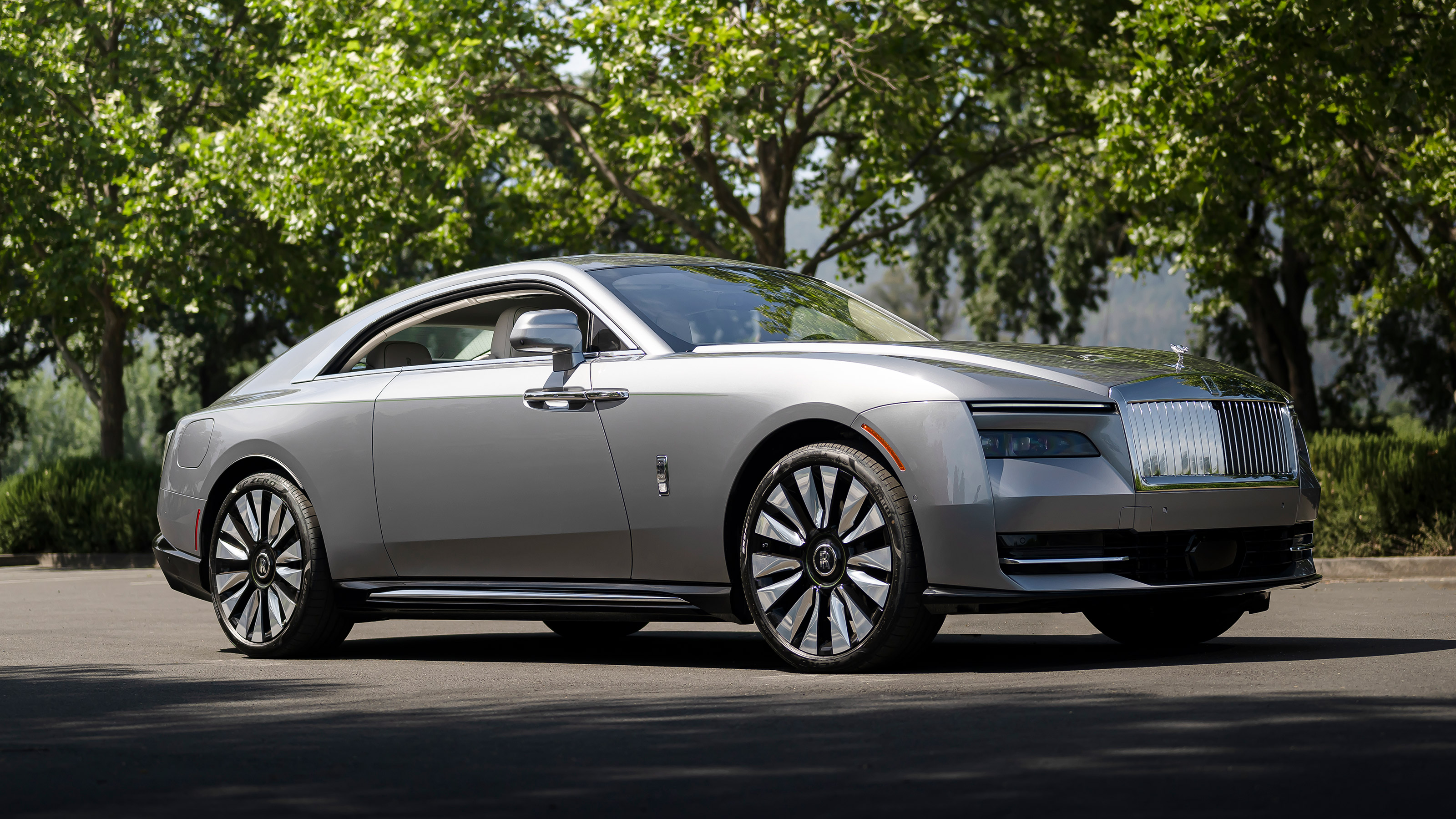 Rolls-Royce Spectre - front