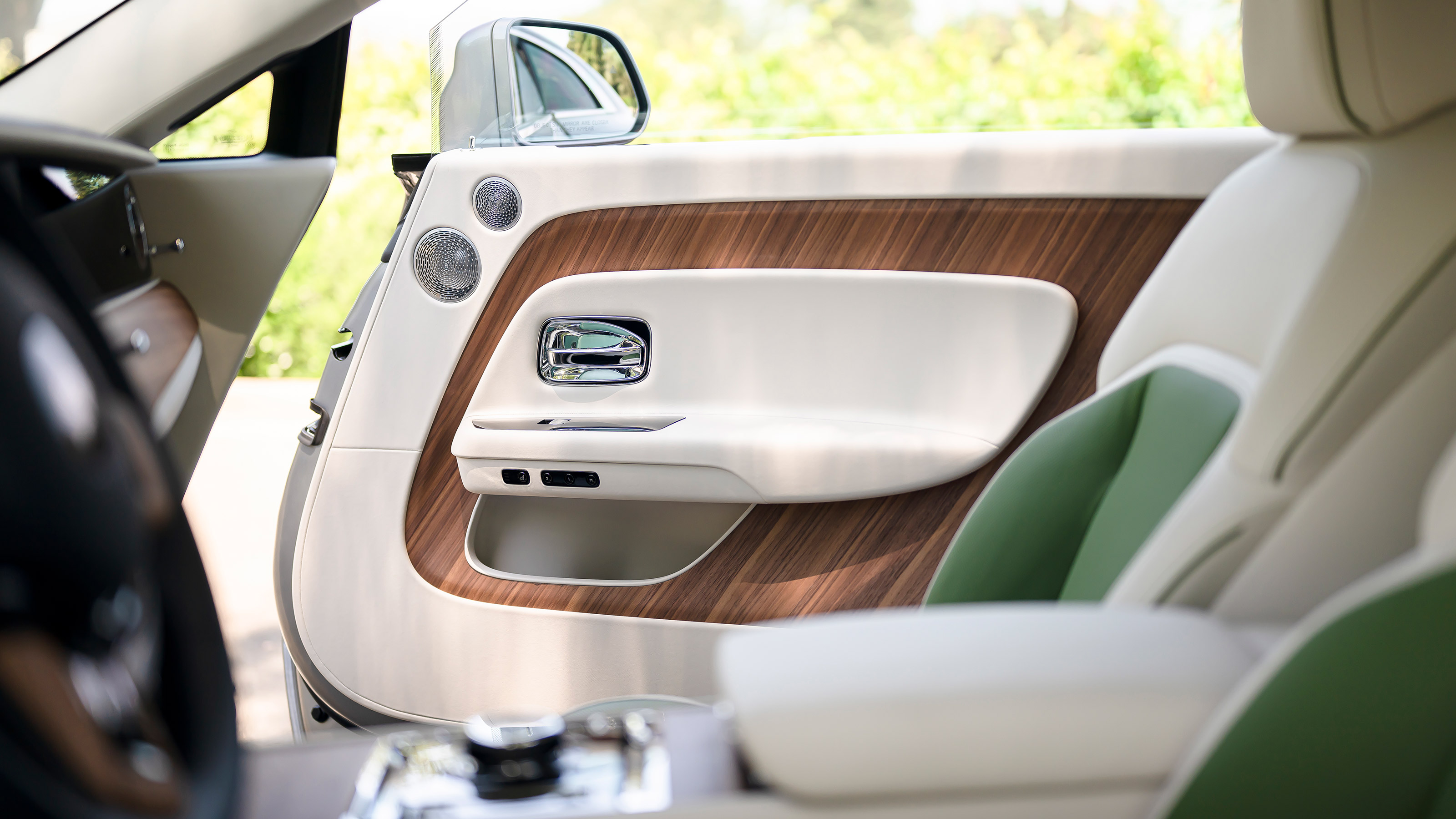 Rolls-Royce Spectre - door