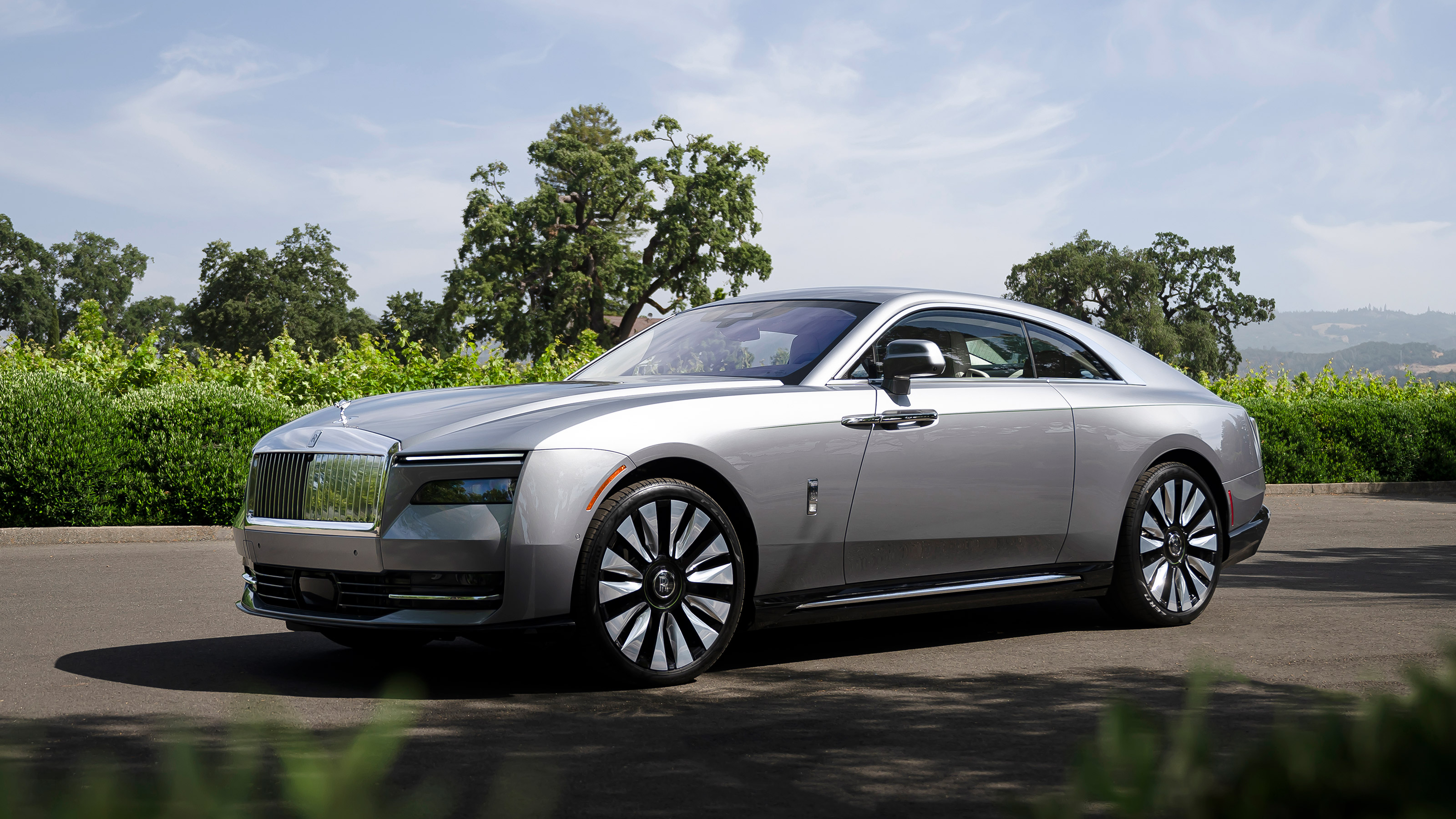 Rolls-Royce Spectre - front static