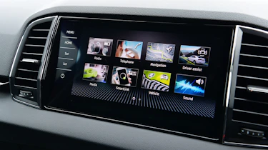 Skoda Karoq long termer first report - infotainment