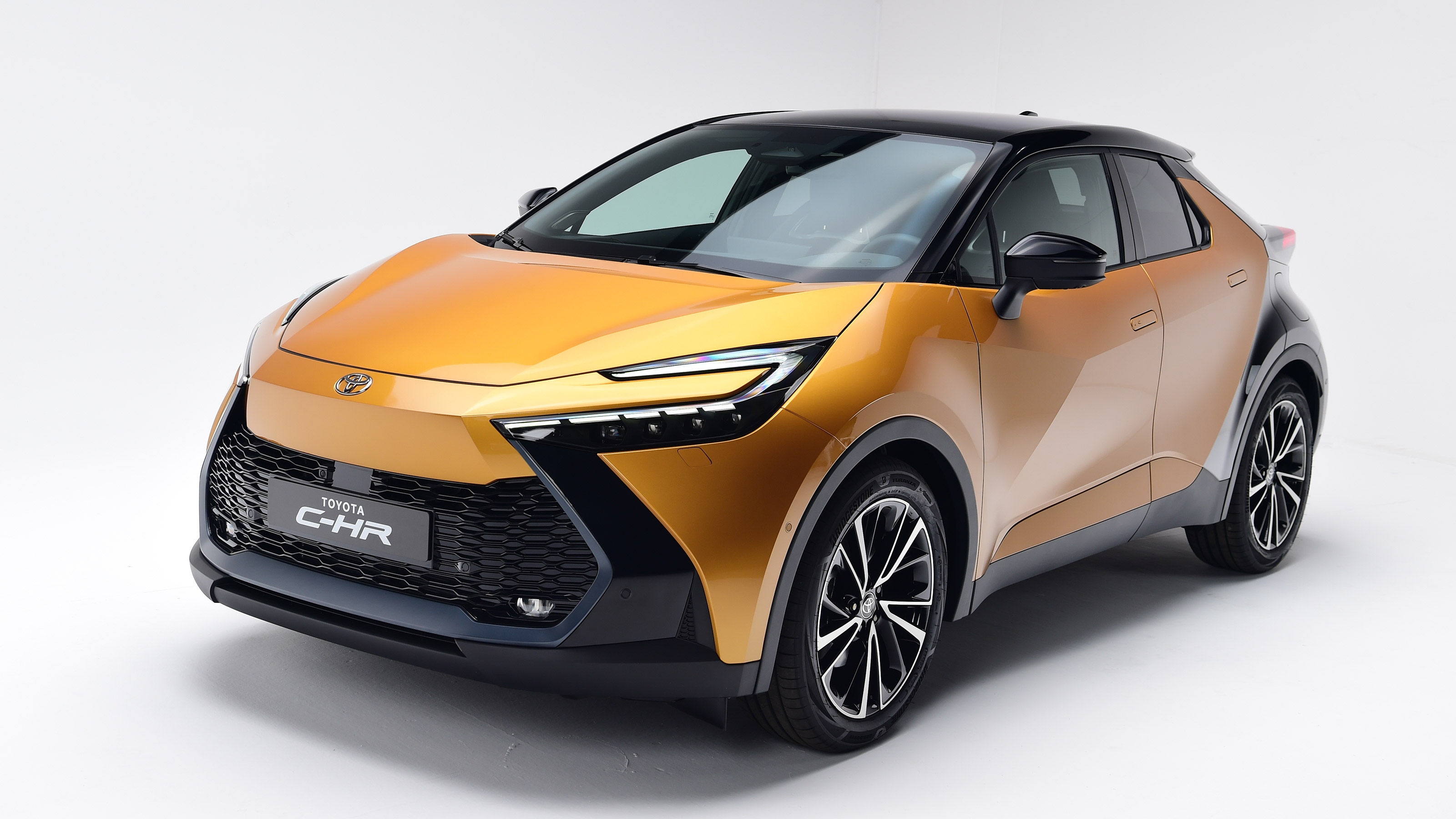 Toyota C-HR - front static