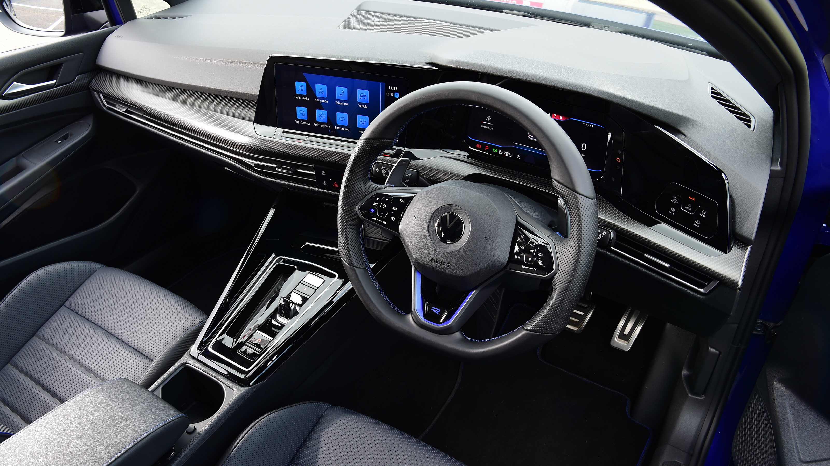 Volkswagen Golf - interior