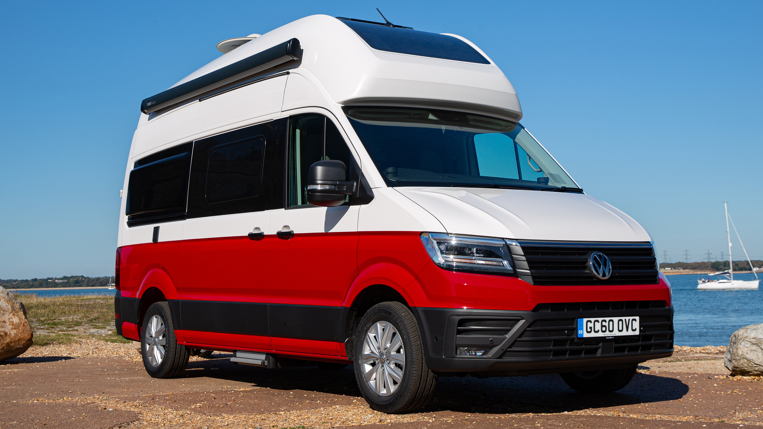 Volkswagen Grand California - front angled static