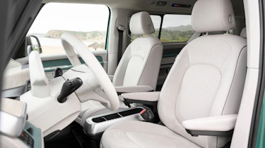 Volkswagen ID. Buzz LWB - front seats