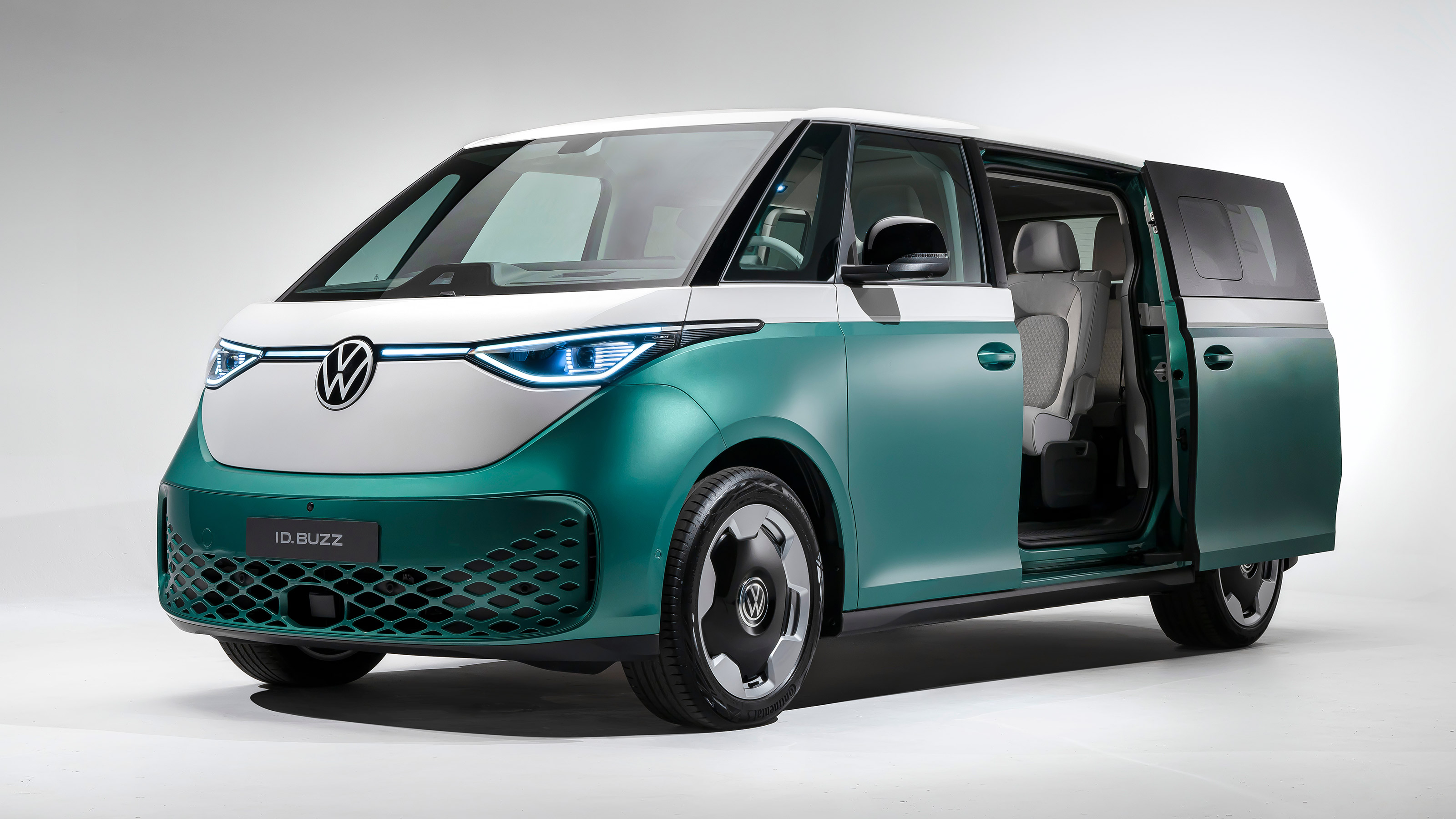 Volkswagen ID. Buzz LWB - front static door open