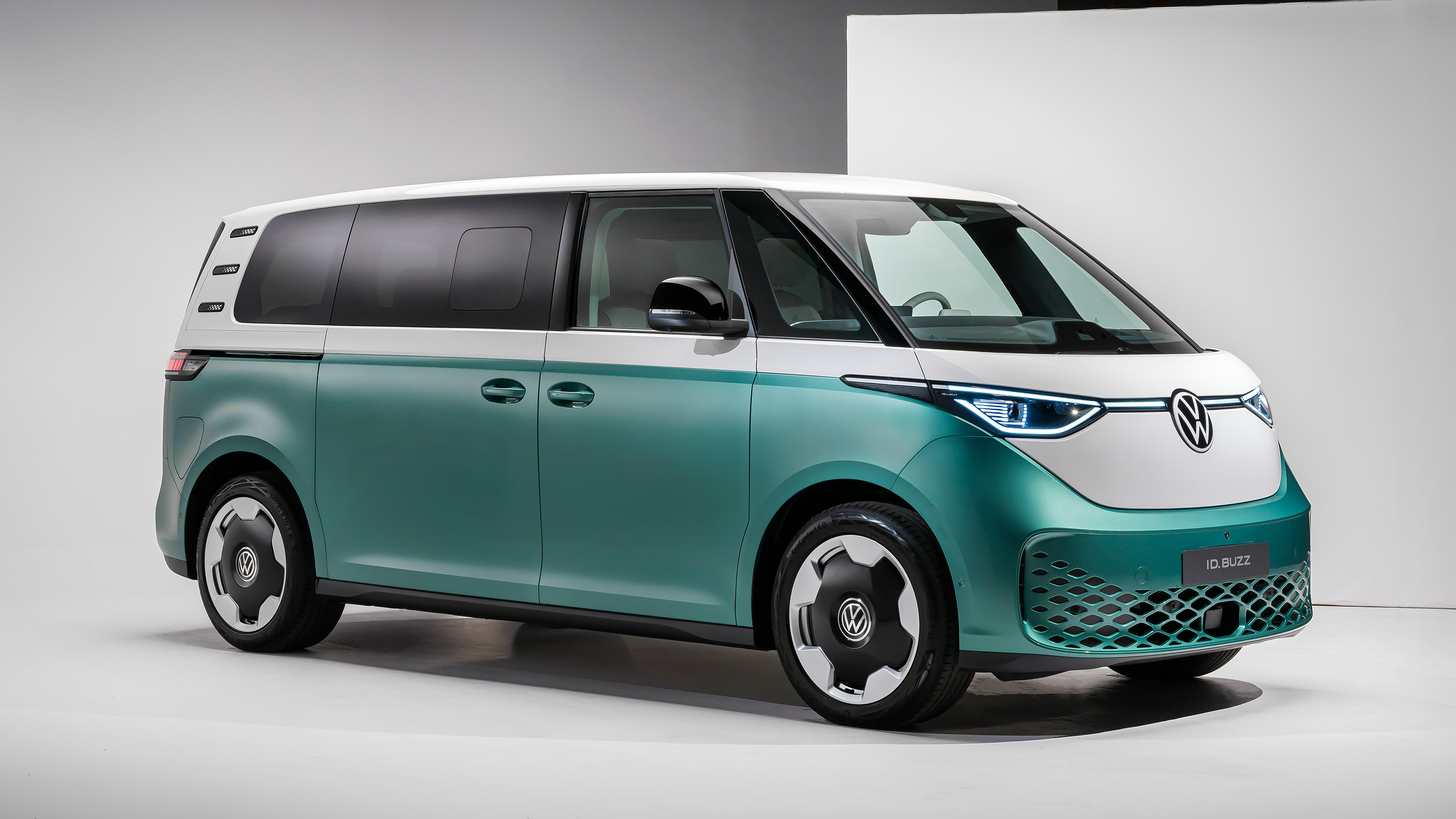 Volkswagen ID. Buzz LWB - front static