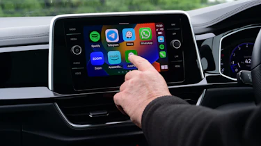 Volkswagen T-Cross - operating infotainment touchscreen