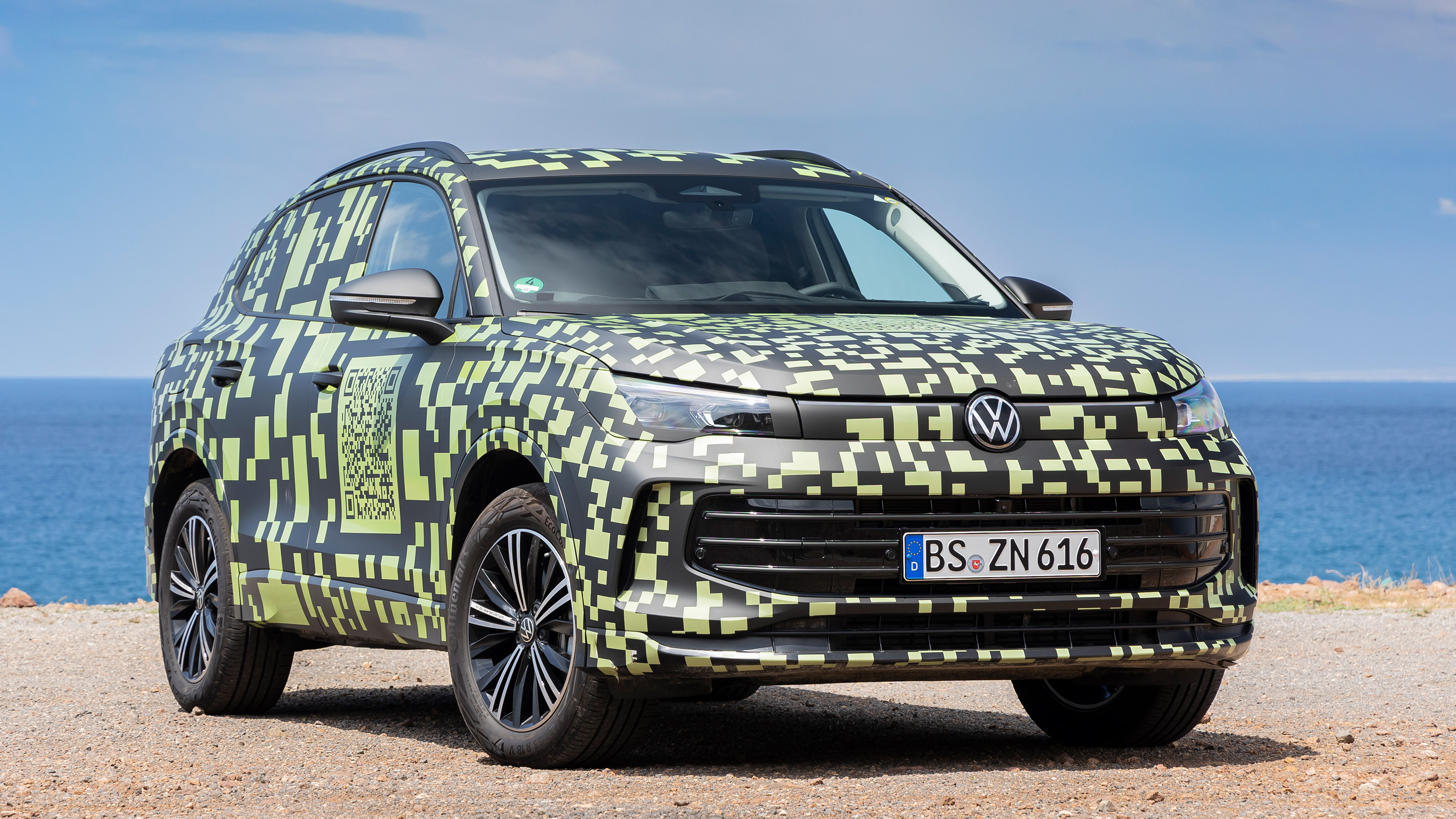 Volkswagen Tiguan prototype - front static