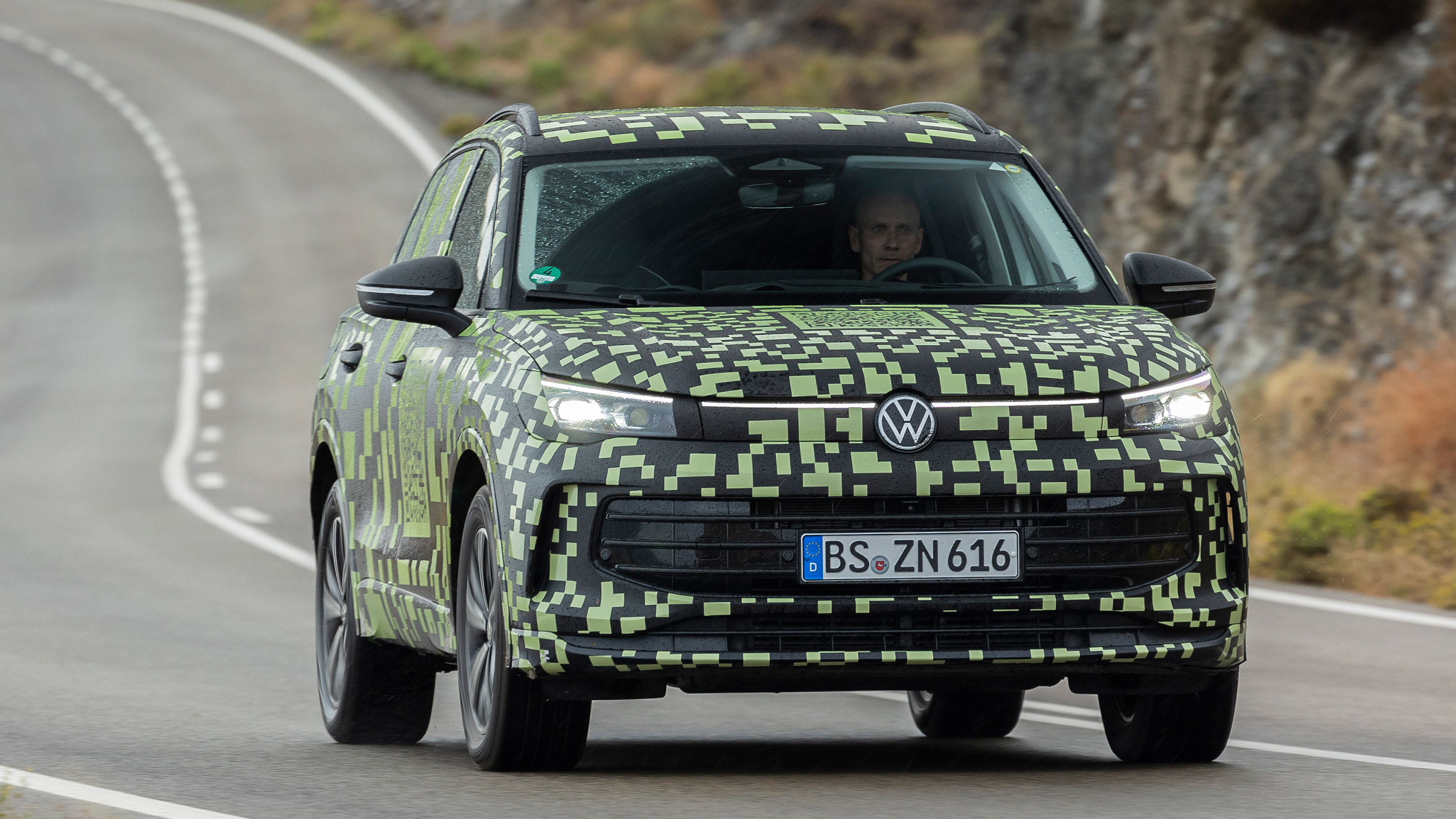 Volkswagen Tiguan prototype - front action