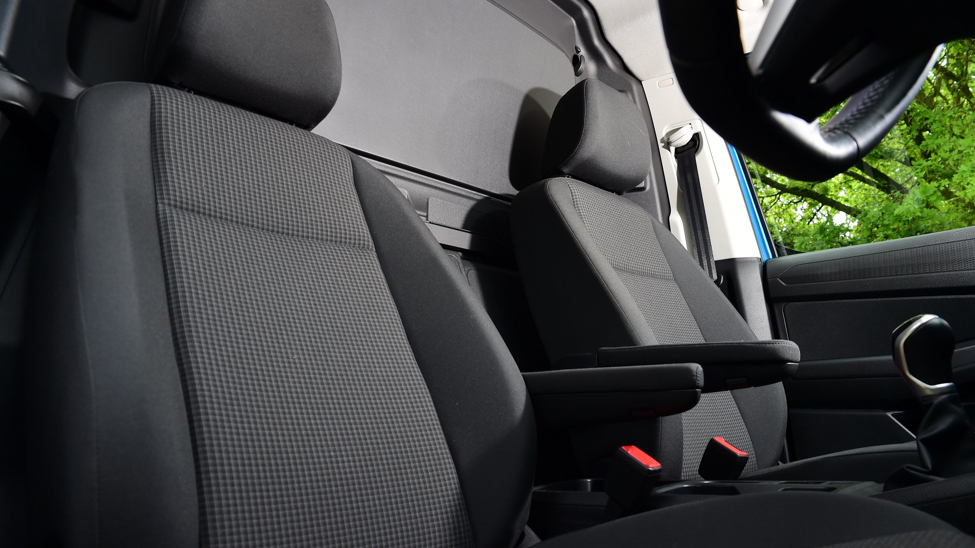 Volkswagen Caddy - front seats