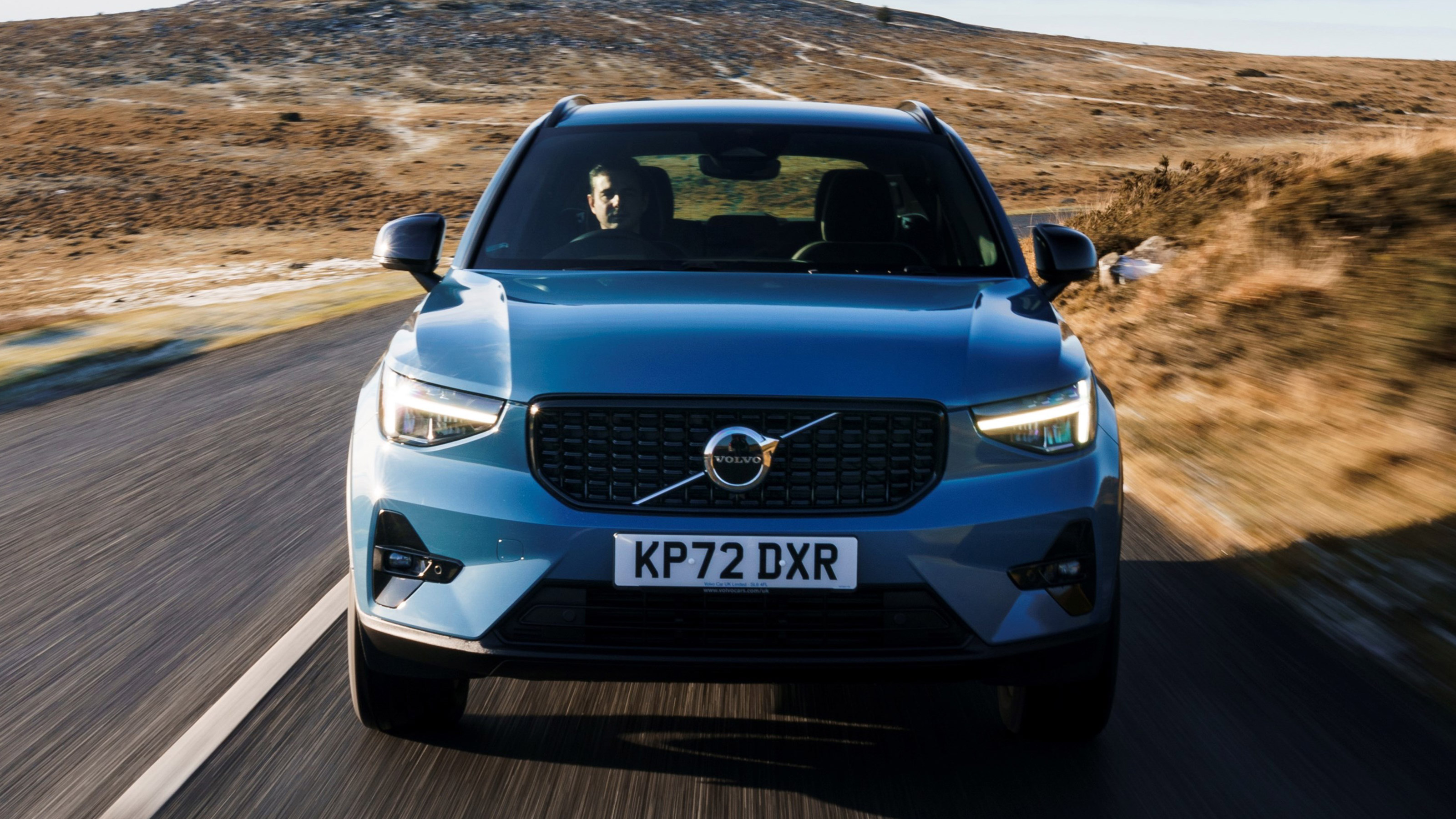 Volvo XC40 B3 MHEV - full front