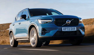 Volvo XC40 B3 MHEV - front